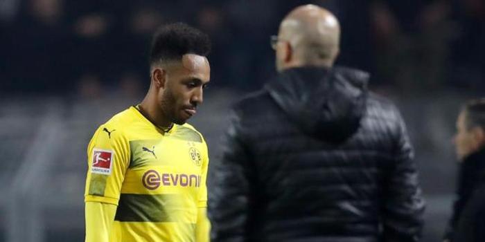  多特蒙德核心染红离场引发争议判罚  